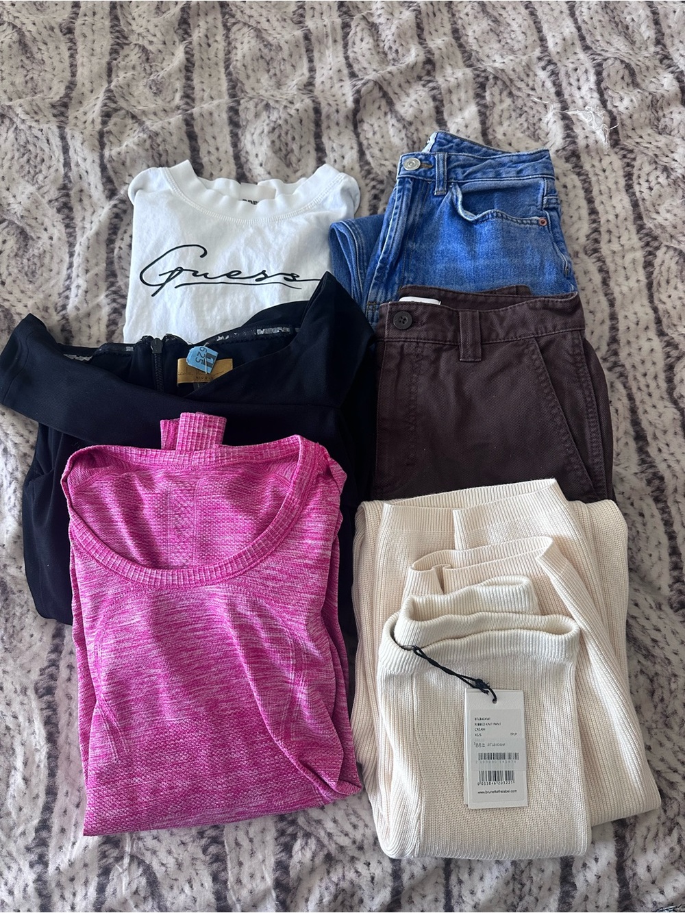 6 Piece Woman’s Brand Name Lot ( Lululemon, Guess, Aritzia, Brunette the Label)